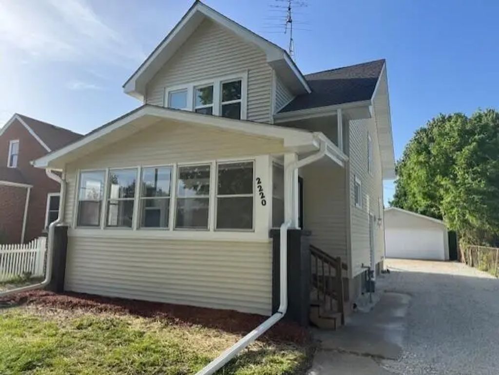 2220 75th St, Kenosha