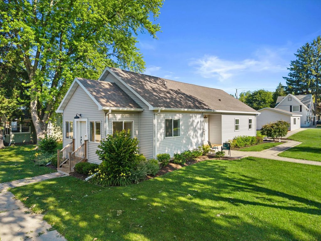 403 Walworth St, Lake Geneva