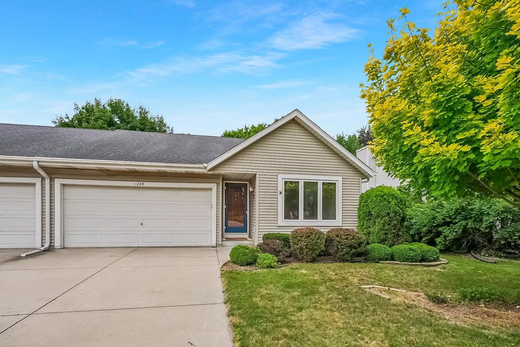 1224 Vogt Dr, West Bend