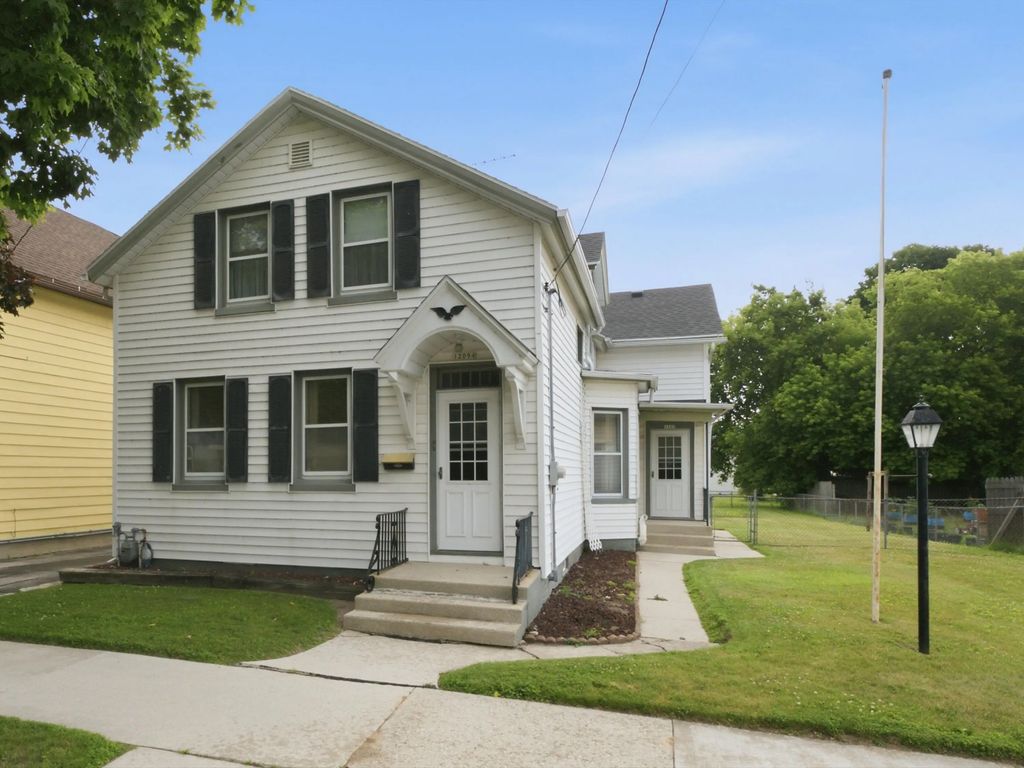 1209 S 11th St, Manitowoc