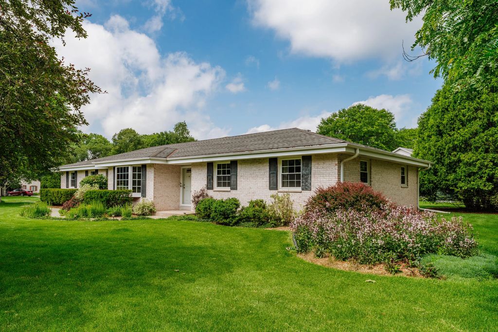 3815 Westwood Ct, Brookfield