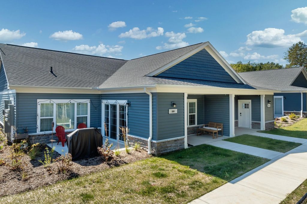 1949 W Wysteria Ln 803, Oak Creek