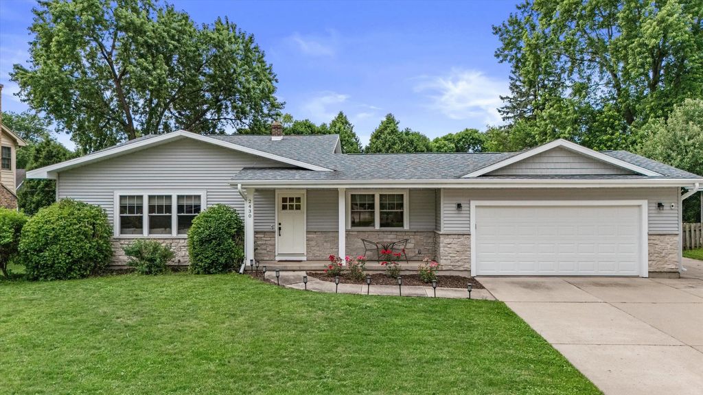 2430 Ruger Ave, Janesville