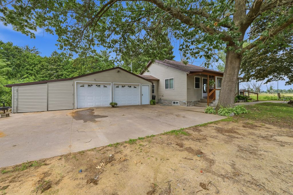 W2632 Fox Ln, Montello