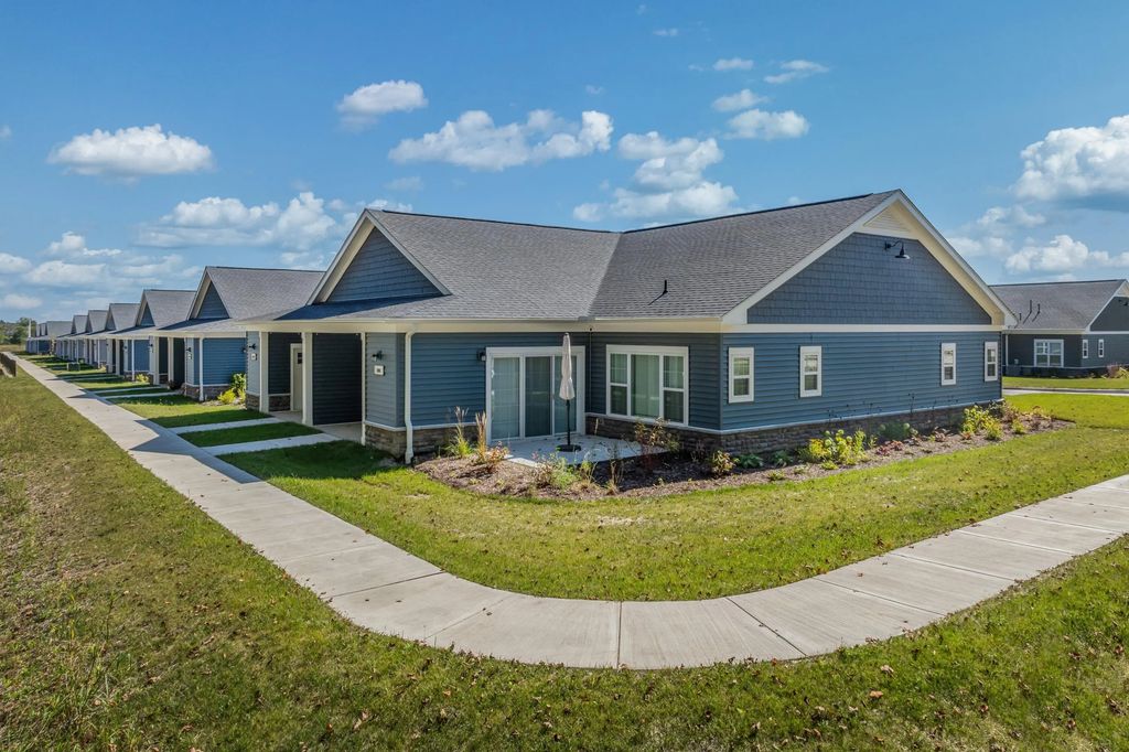 1839 W Mildenhall Dr 2002, Oak Creek