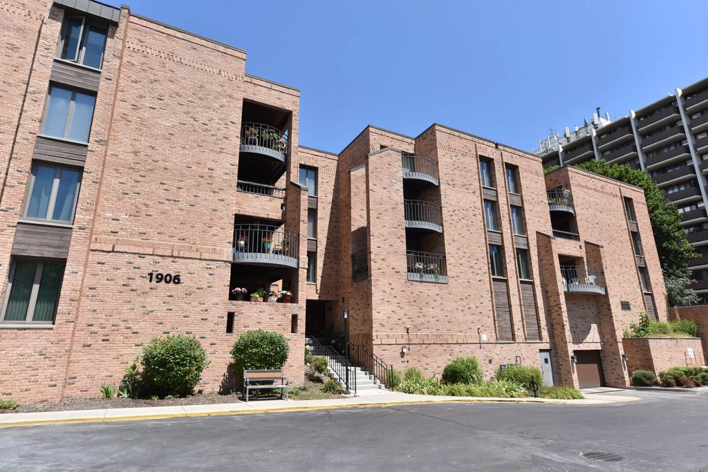 1906 E Shorewood Blvd 265, Shorewood