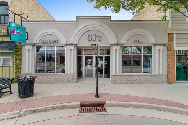 1604 Washington St, Two Rivers