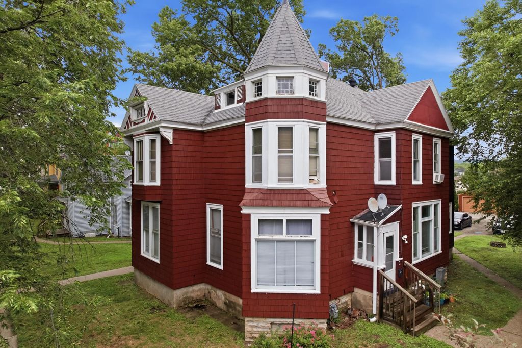 219 9th St S, La Crosse
