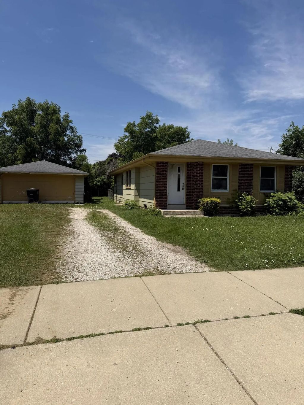 6047 S Elaine Ave, Cudahy