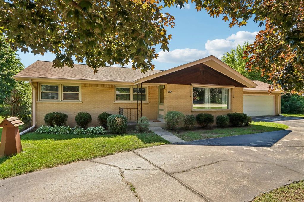 4440 N 135th St, Brookfield