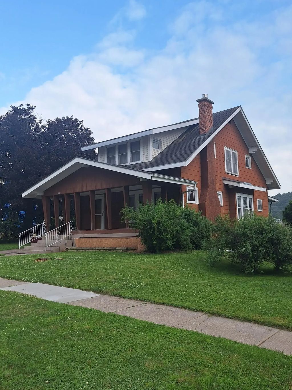 111 E Wisconsin St, Viola