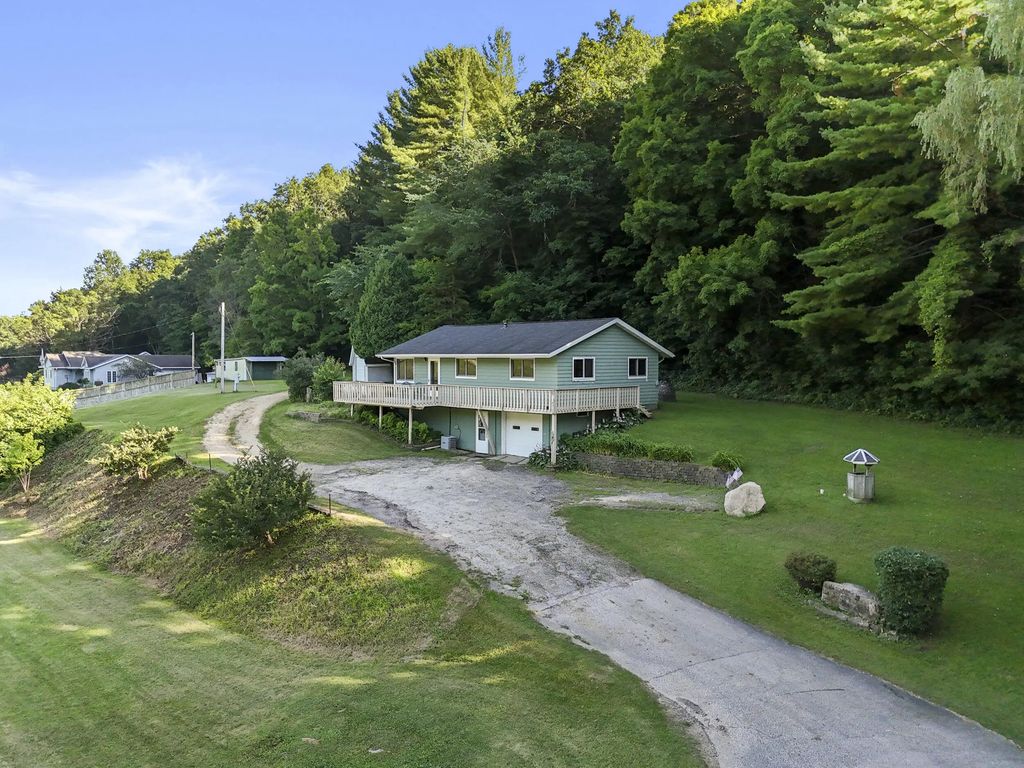 S1113 County Road K -, Hamburg