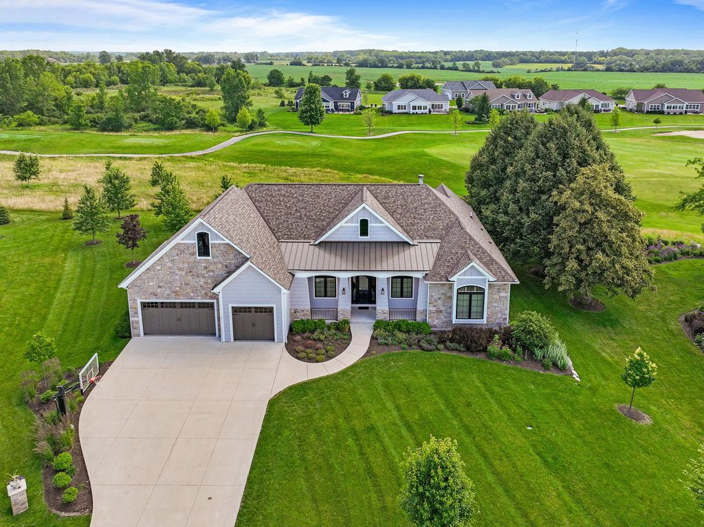 1610 Fairway Ct 16-17, Geneva