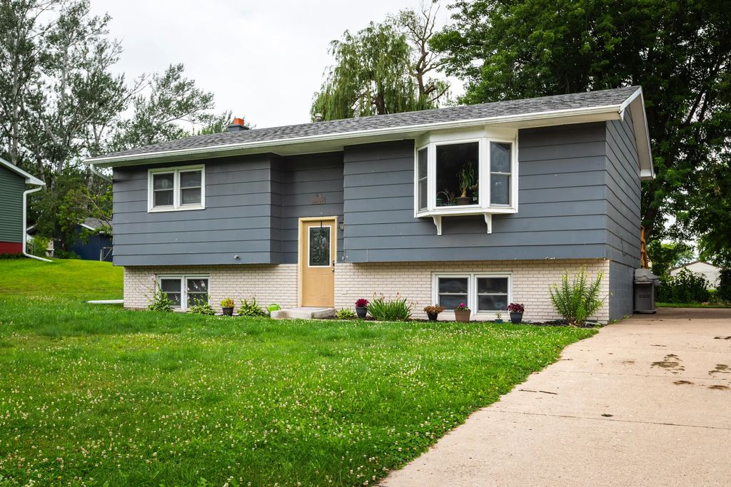 1606 Cliffview Dr, Holmen