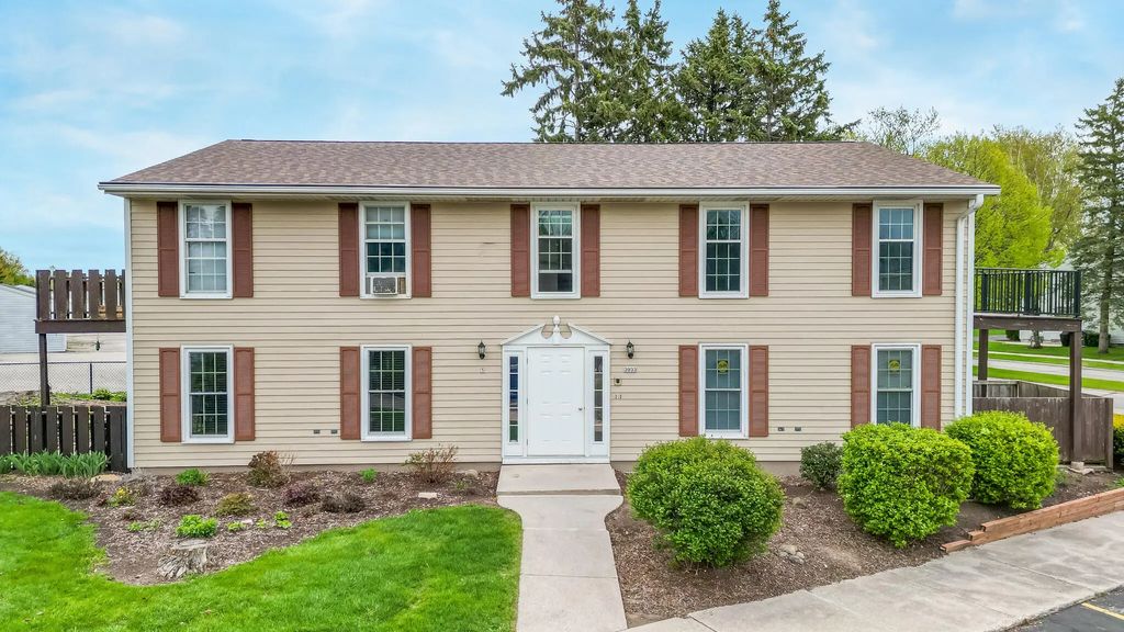 3933 Country Pl C, Sheboygan