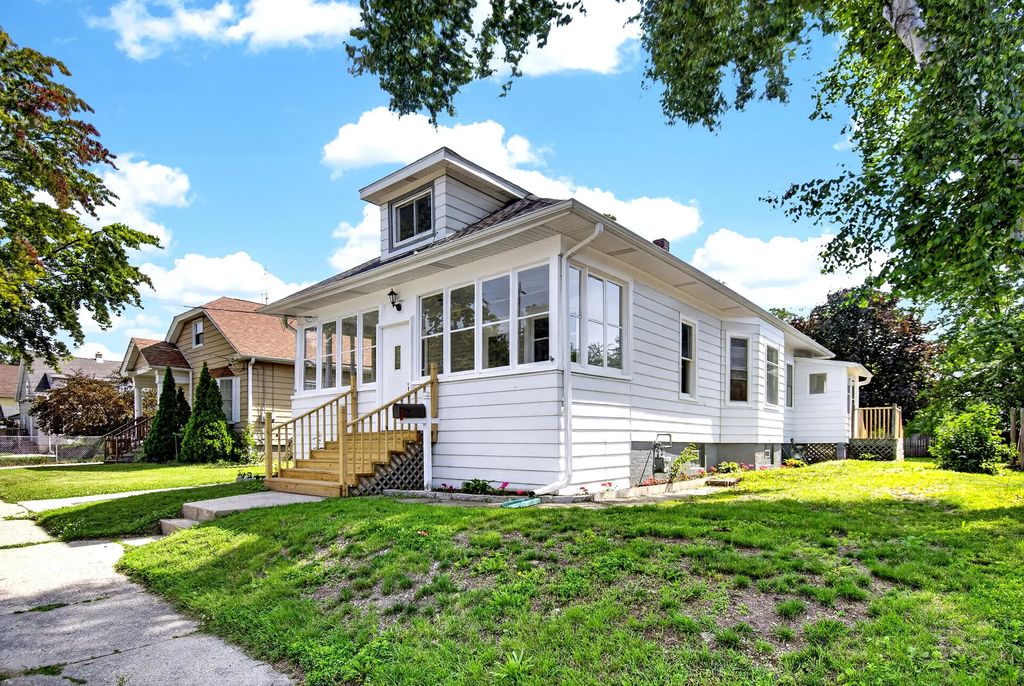 6053 37th Ave, Kenosha