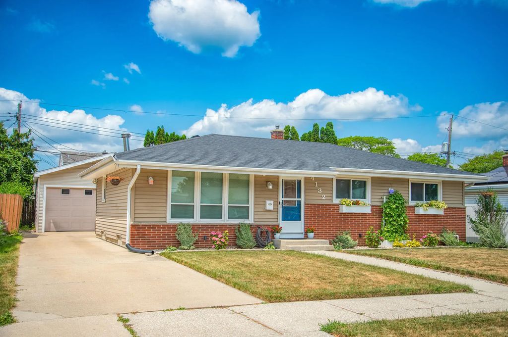 4132 Lasalle St, Racine