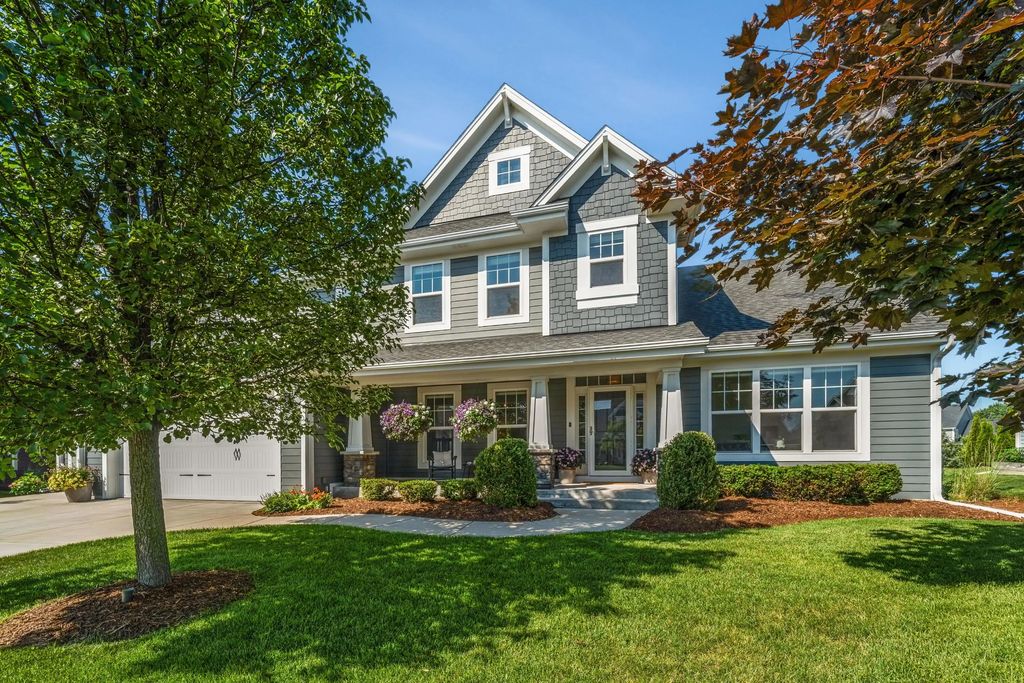 W79n423 Ridgeway Ln, Cedarburg