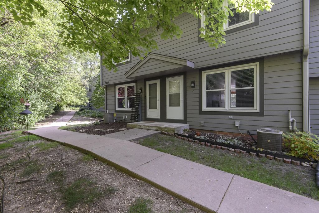 1823 Paramount Dr C, Waukesha