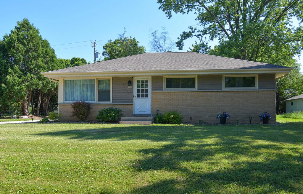 4625 W Parkland Ave, Brown Deer