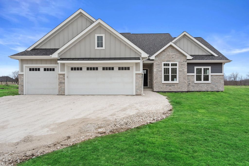 N66w20955 Sweet Clover Dr, Menomonee Falls