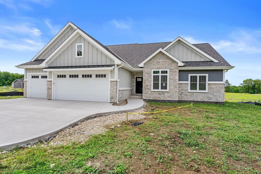 N66w20955 Sweet Clover Dr, Menomonee Falls