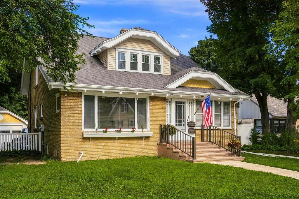W65n780 Washington Ave, Cedarburg