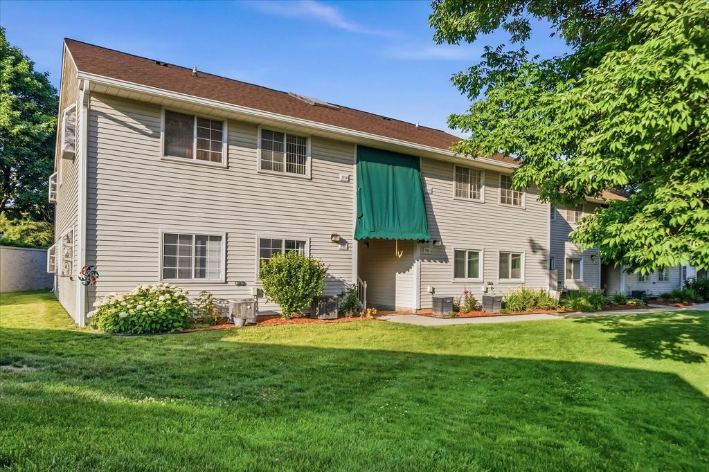 1755 Parknoll Ln 4, Port Washington