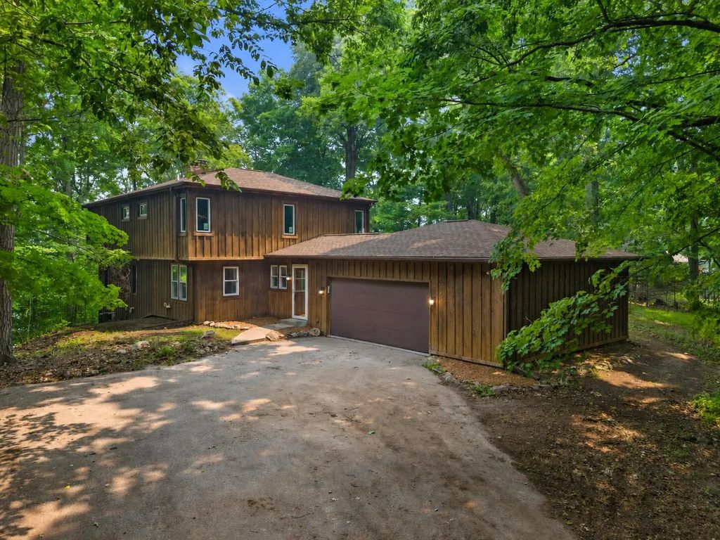 5400 Bauers Dr, West Bend