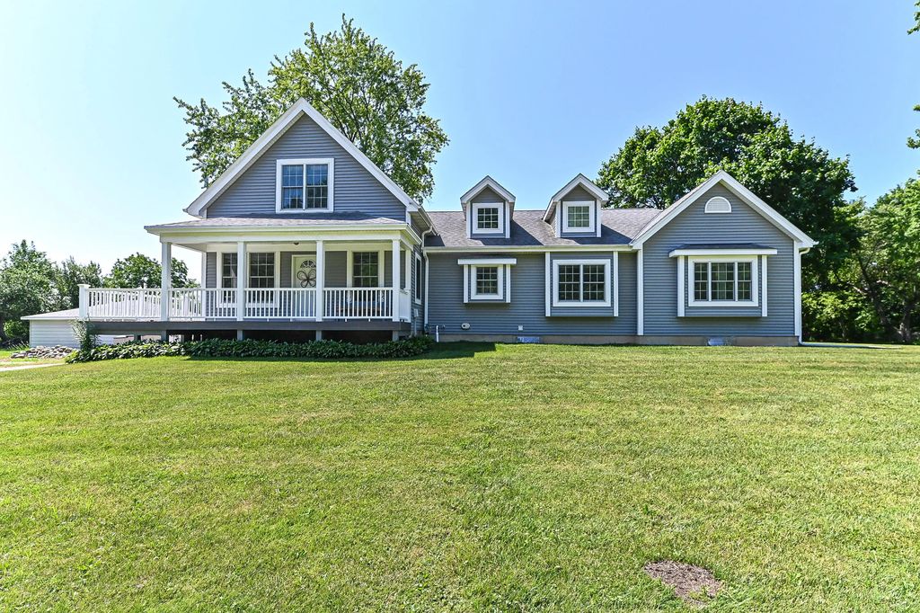 3665 E Fitzsimmons Rd, Oak Creek