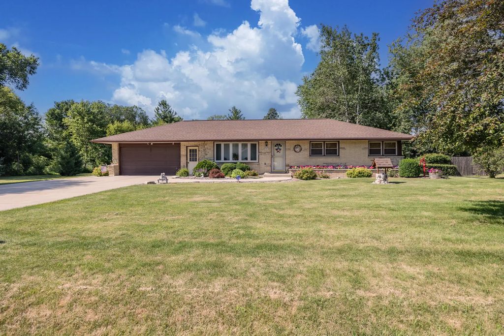 N58w21816 Maclynn Dr, Menomonee Falls