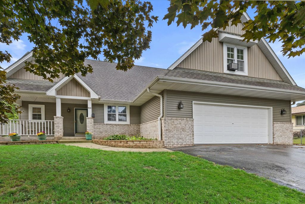 615 Braewood Dr, Waterford