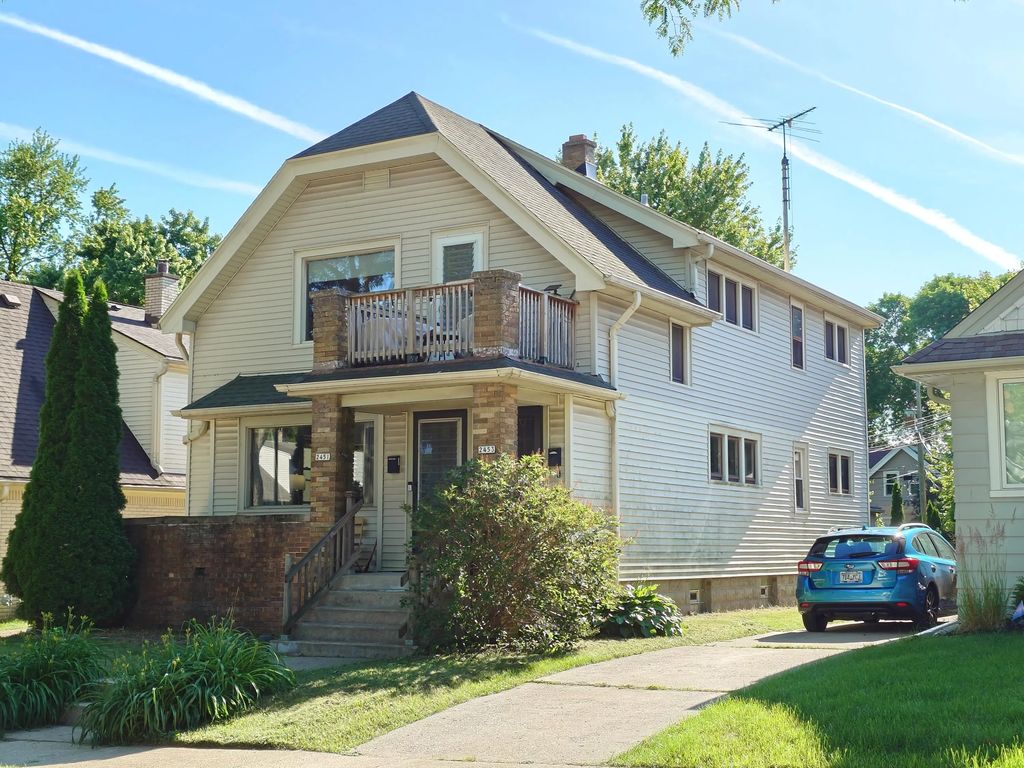 2451 N 65th St, Wauwatosa