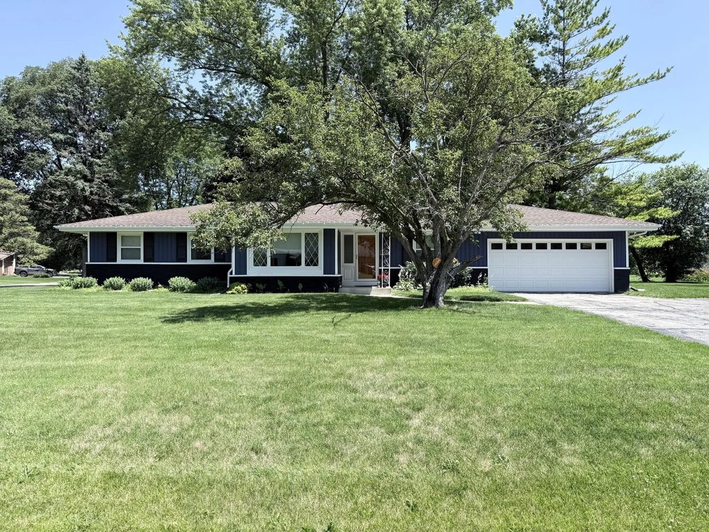 9050 N Silver Brook Ln, Brown Deer