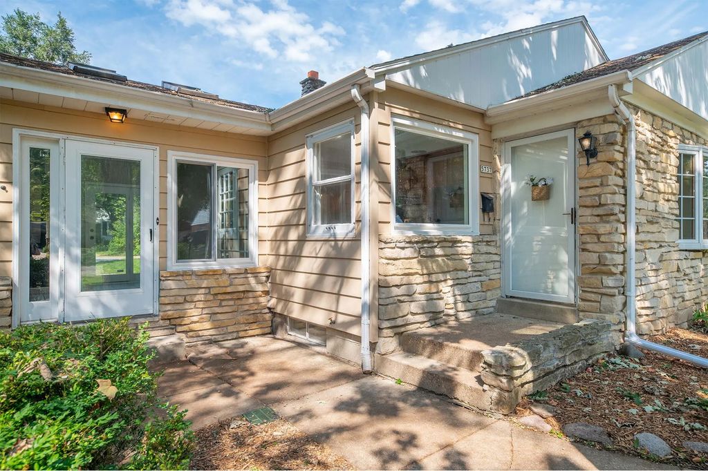 5737 N Sievers Pl, Glendale
