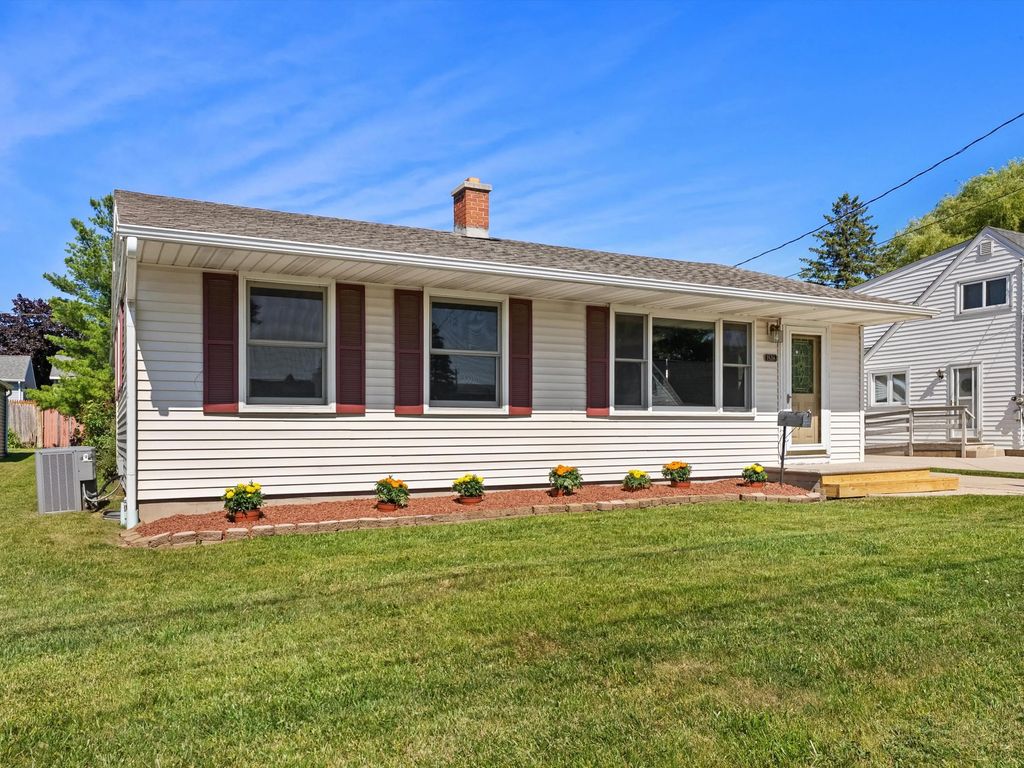1526 S 24th St, Manitowoc