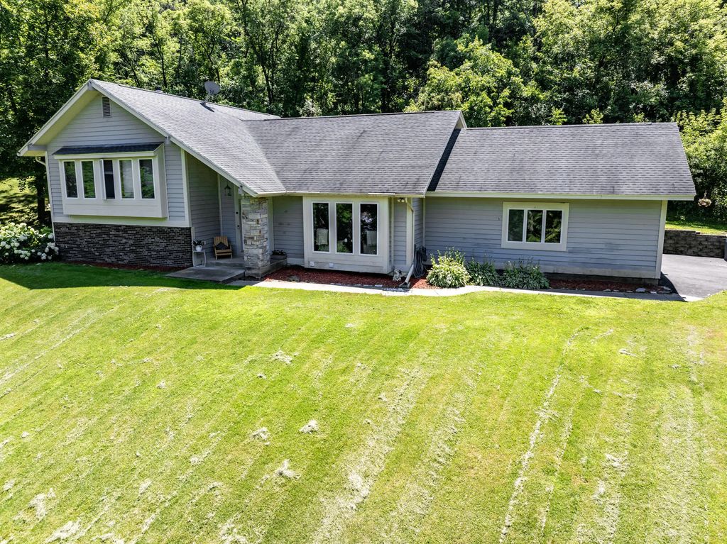 W5371 Horseshoe Pl, Shelby