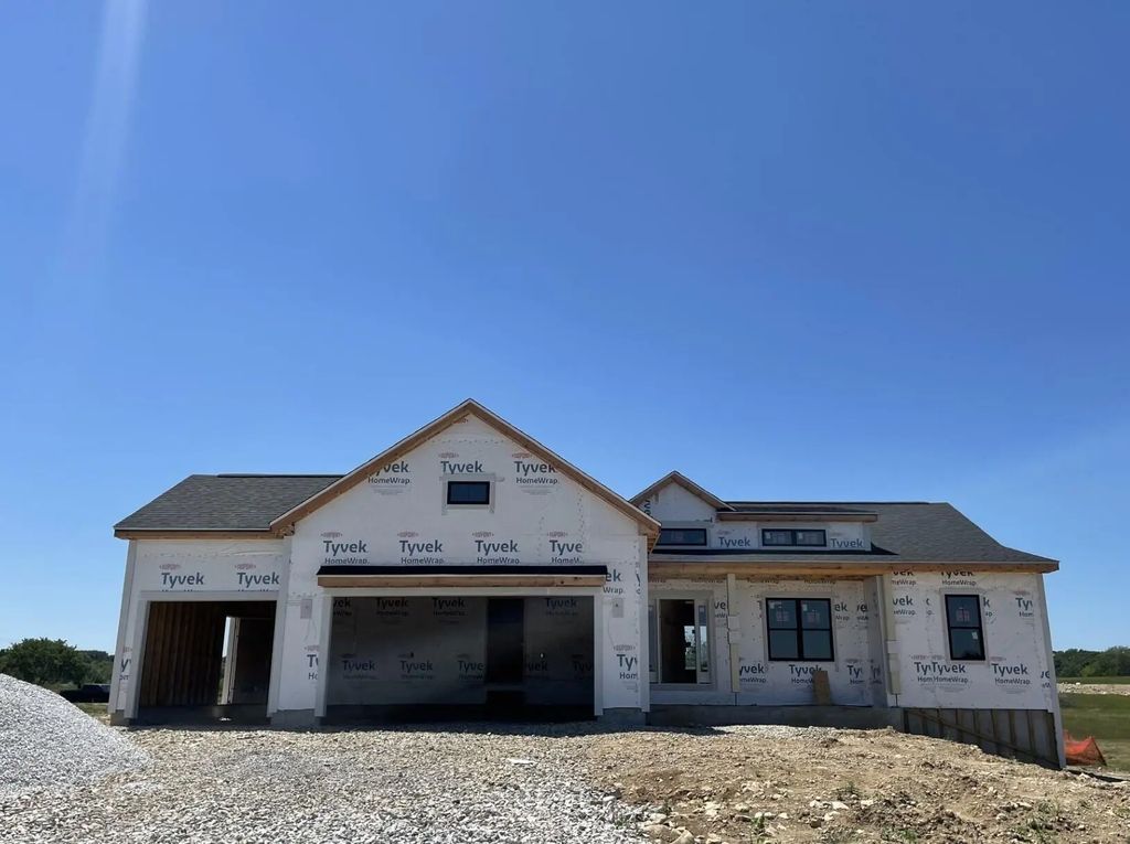 W261n6831 Prairie Haven Ct, Lisbon