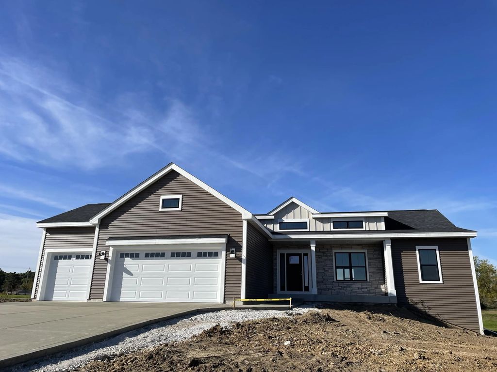 W261n6831 Prairie Haven Ct, Lisbon