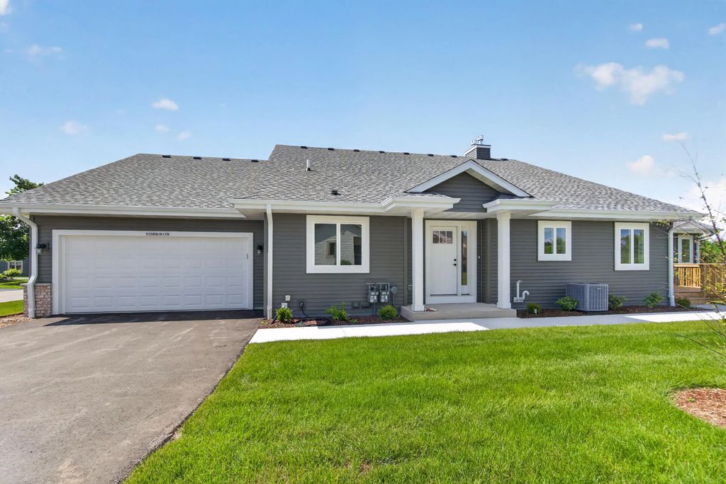 W206n16178 Stonebrook Dr, Jackson