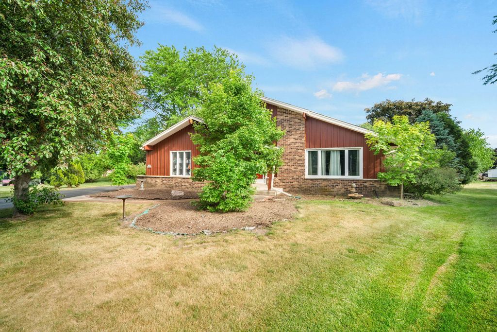 N106w15749 Adams Ct, Germantown
