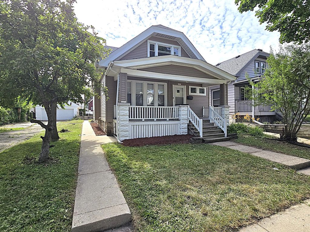 1651 S 58th St, West Allis