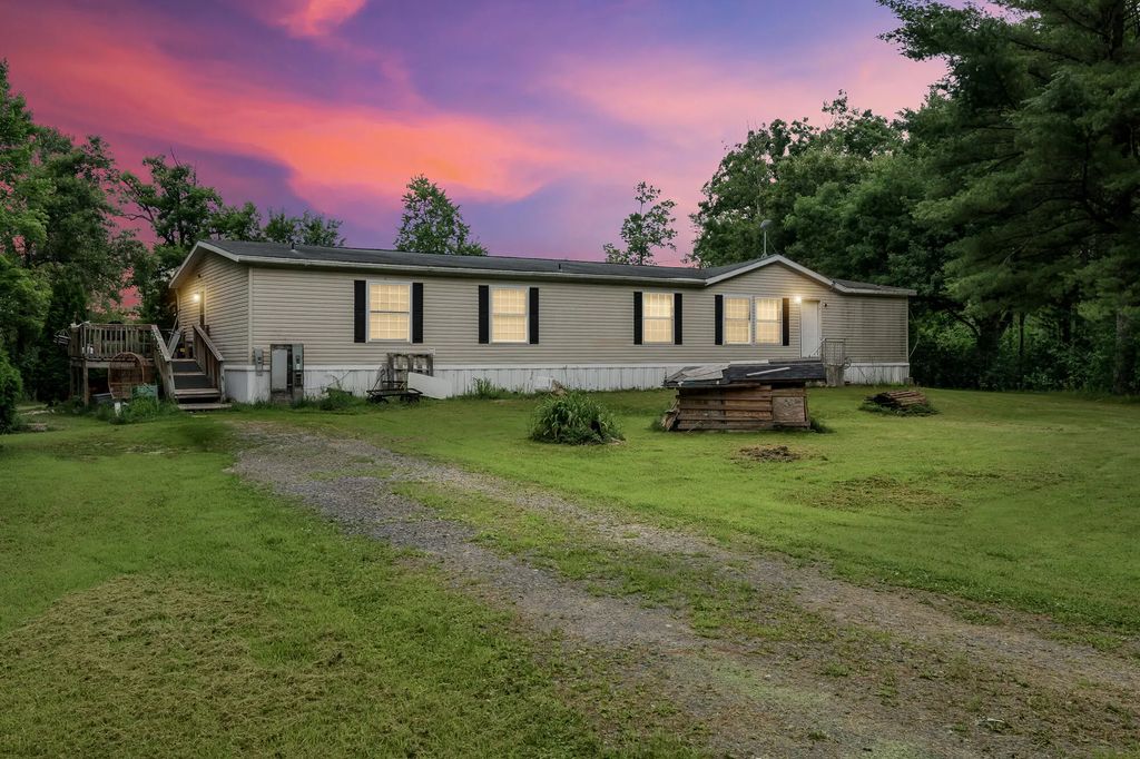 W10402 E 7th St, Brockway