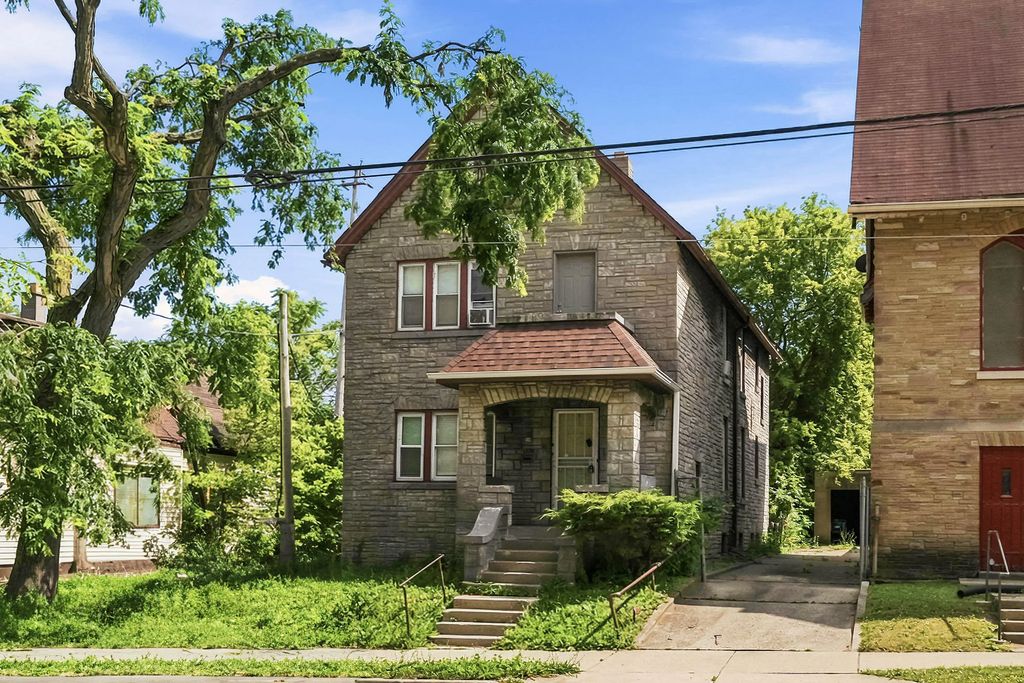 117 E Chambers St 117a, Milwaukee
