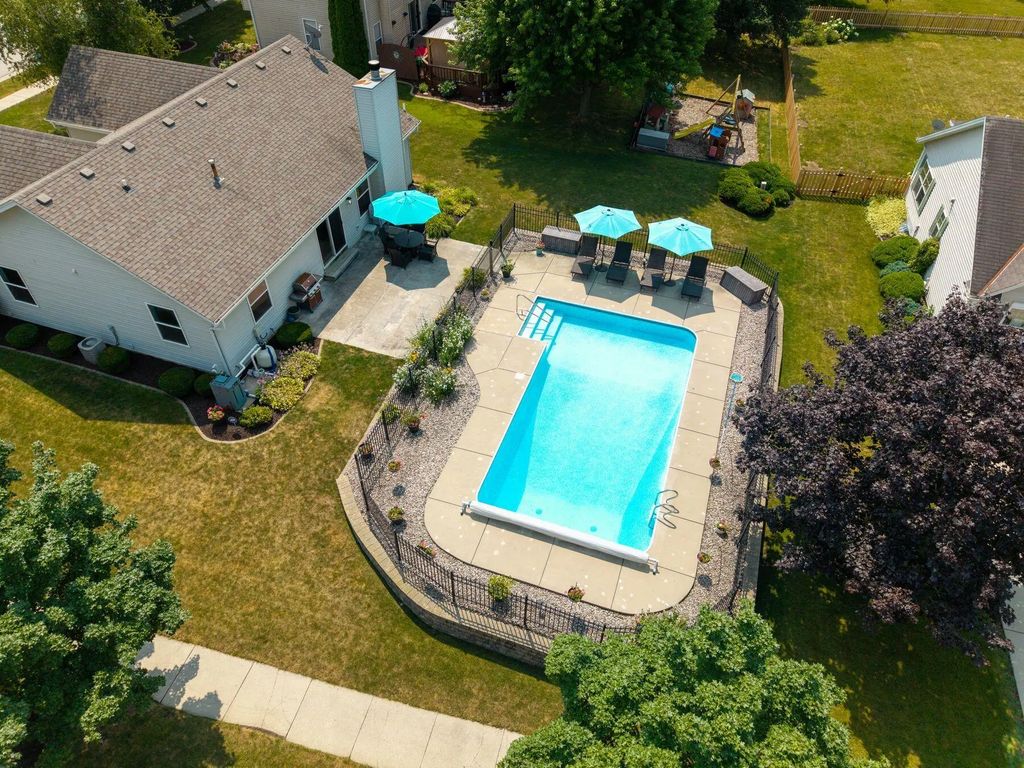 2336 N University Dr, Waukesha