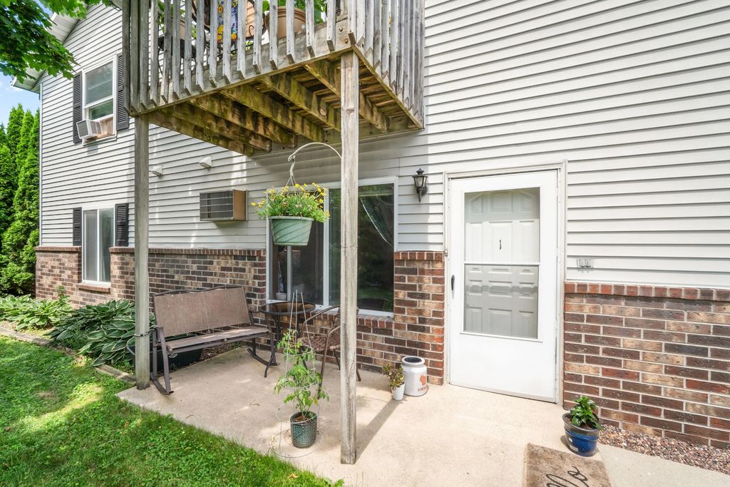 160 S Maple Ave 1, Slinger