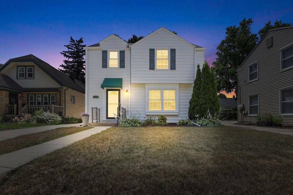 1019 Glenview Ave, Wauwatosa