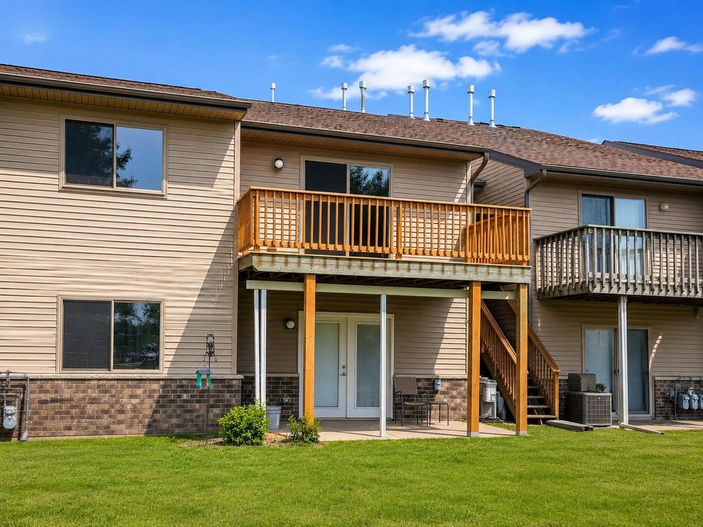 1011 S 2nd St 11, Delavan