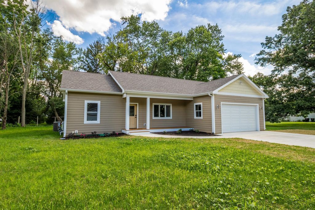 W991 Primrose Rd, Bloomfield
