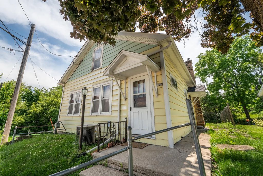 125 W Lehman St, Neosho